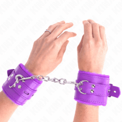 Comprar KINK - MUÑEQUERAS FORRADAS CON AGUJEROS CUADRADOS VIOLETA Y CORREA VIOLETA AJUSTABLE 17-29 CM X 6 CM al mejor precio - Envíos Discretos