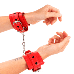 Comprar KINK - MUÑEQUERAS ROJO CON INCRUSTACIÓN DE CORAZÓN NEGRO AJUSTABLE 21-28 CM X 5.5 CM al mejor precio - Envíos Discretos