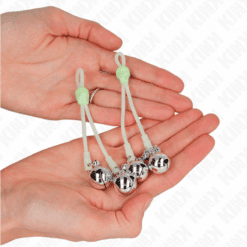Comprar KINK - PINZAS PARA PEZONES LUMINOSAS FORMA CALABERA CON CASCABEL SONORO AJUSTABLE VERDE / PLATEADO al mejor precio - Envíos Discretos